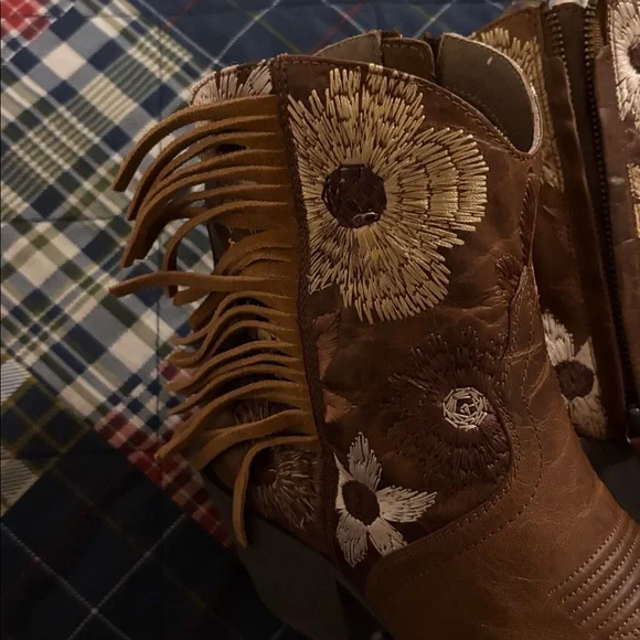 Ariat Tan Floral Fringe Heeled Boots - Picture 4 of 6